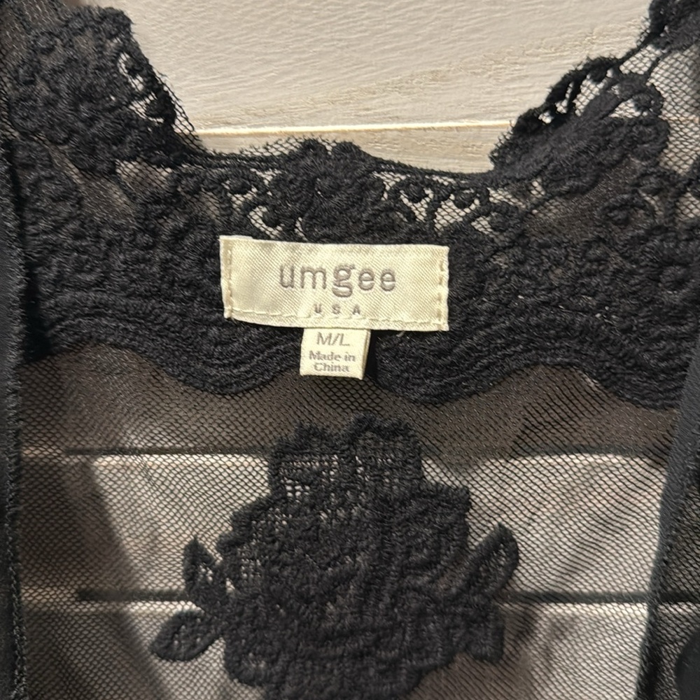 Umgee Black Lace Ruffle Vest. Size M/L - Picture 2 of 9